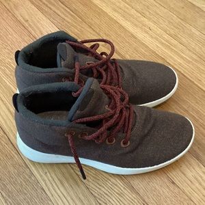 The water resistance that AllBirds markets is the real deal! Lightly used.